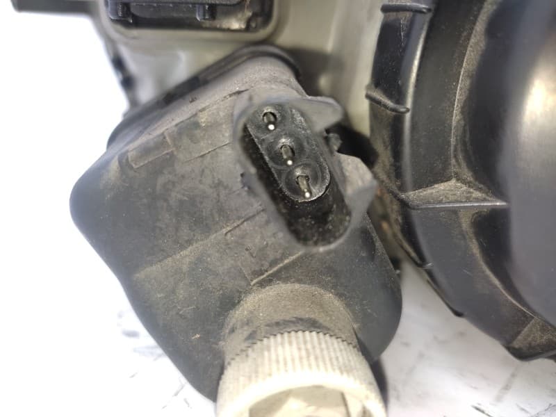 Faro Izquierdo 4480992  - Saab 900 Berlina 2.3 Cat 3