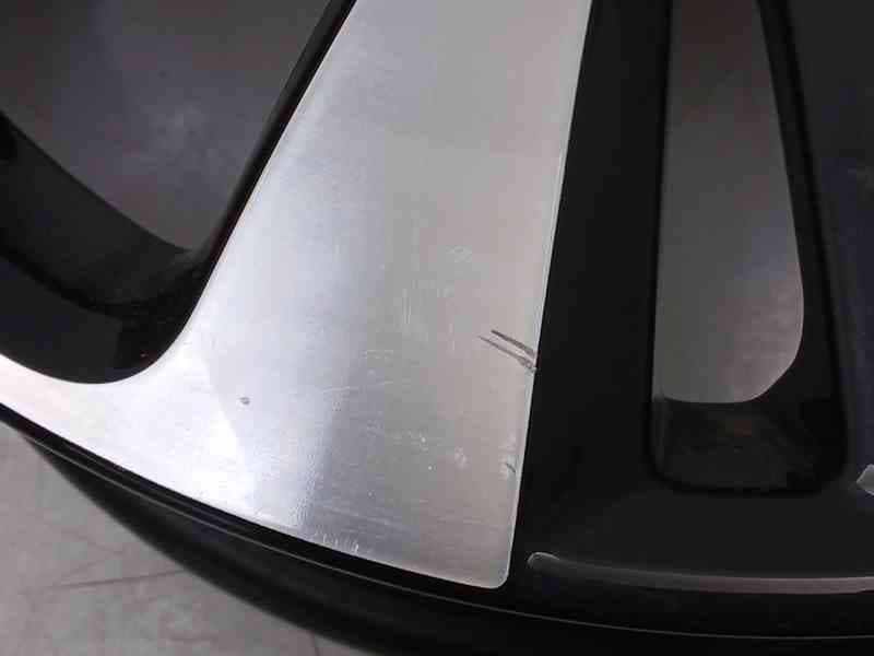 Recambio de llanta para citroën c3 iii (sx) 1.2 vti 82 referencia OEM IAM 9813075077 2