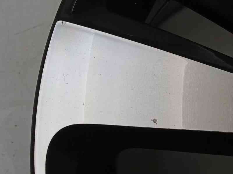 Recambio de llanta para citroën c3 iii (sx) 1.2 vti 82 referencia OEM IAM 9813075077 5