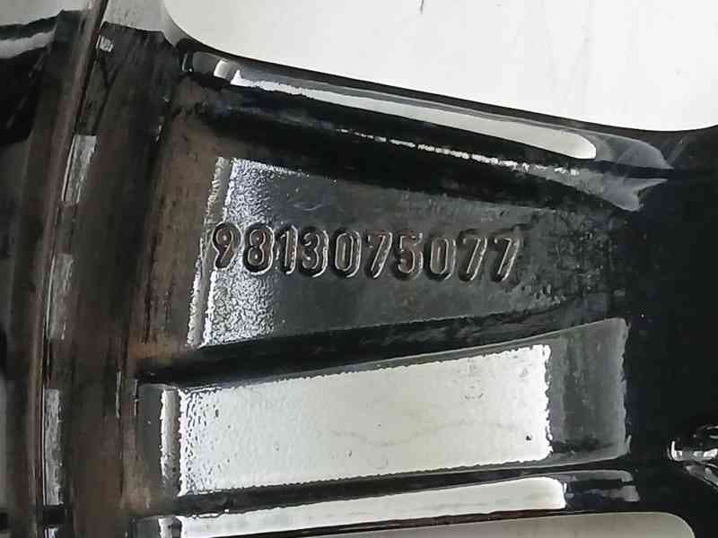 Recambio de llanta para citroën c3 iii (sx) 1.2 vti 82 referencia OEM IAM 9813075077 7