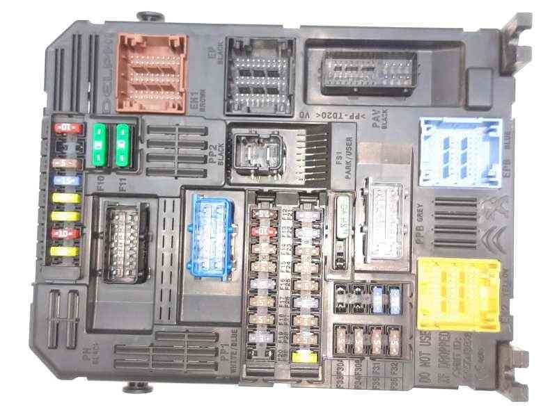 Recambio de caja reles / fusibles para citroën c3 feel referencia OEM IAM 9819851280