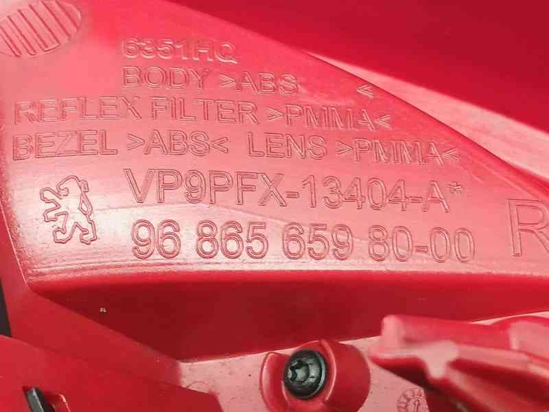 Recambio de piloto trasero derecho para peugeot 207 referencia OEM IAM 9686565980 4