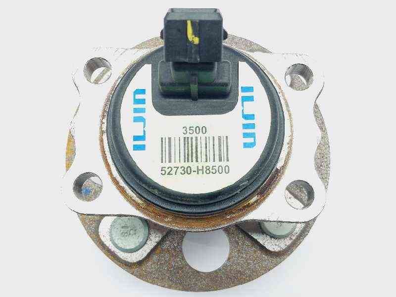 Recambio de buje para hyundai i20 klass referencia OEM IAM 52730H8500 2