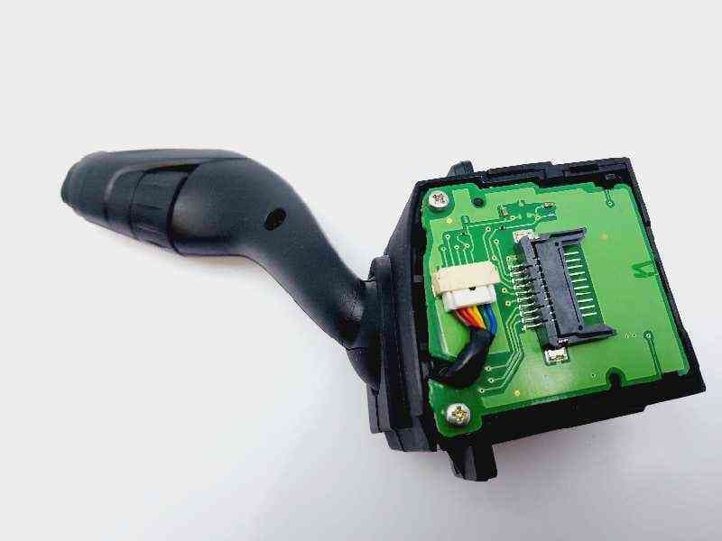 Recambio de mando limpia para ford focus lim. trend referencia OEM IAM AV6T17A553AE 2