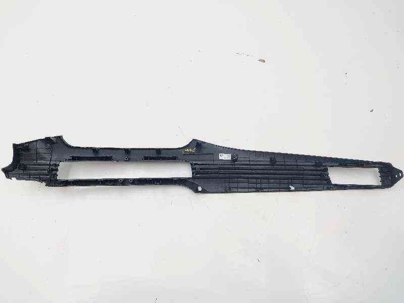 Recambio de moldura para hyundai i20 klass referencia OEM IAM 84795Q0000 2
