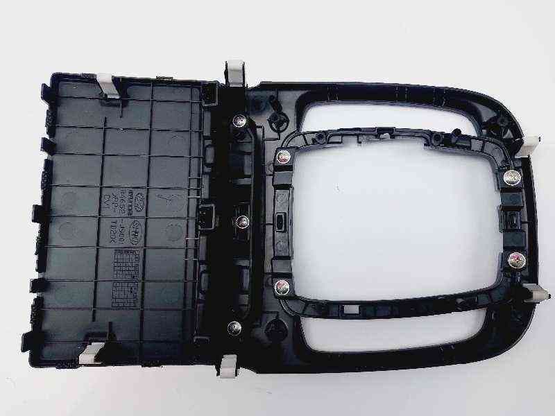 Recambio de moldura para hyundai kona essence 2wd referencia OEM IAM 84652J9001 2
