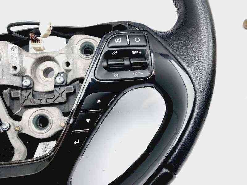 Recambio de volante para kia cee'd x-tech referencia OEM IAM 56110A2755AHV 8