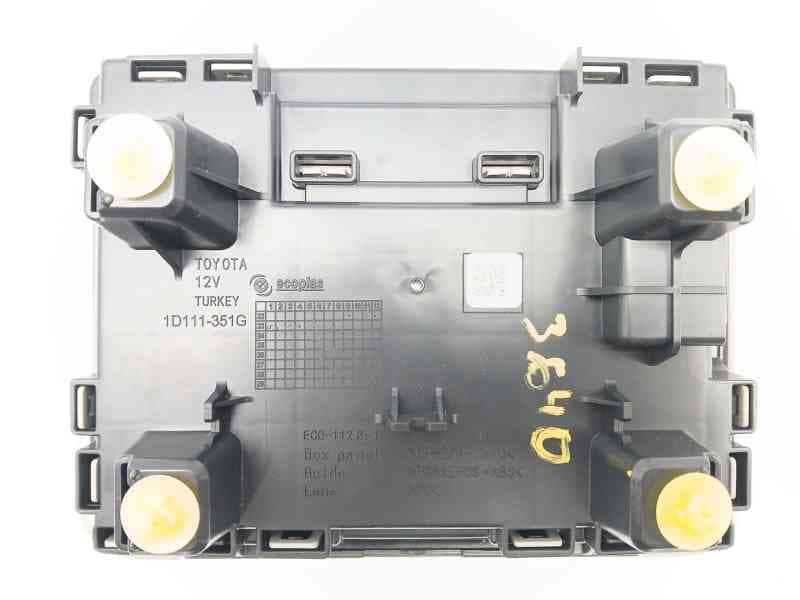 Recambio de luz interior para toyota corolla (e21) referencia OEM IAM 1D111351G 2