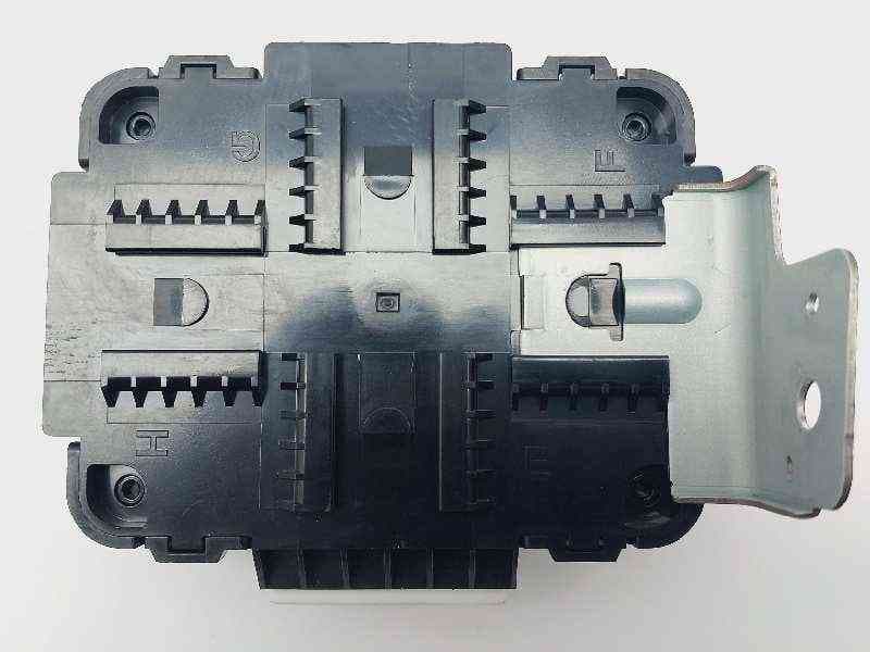 Recambio de modulo electronico para hyundai i20 active referencia OEM IAM 95300C8300 2