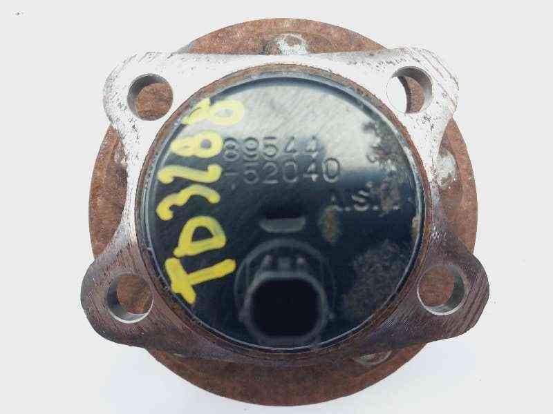 Recambio de buje para toyota auris hybrid active referencia OEM IAM 8954452040 2