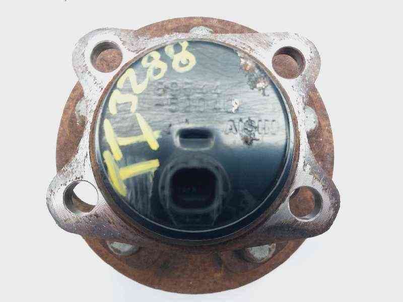 Recambio de buje para toyota auris hybrid active referencia OEM IAM 8954452040 3