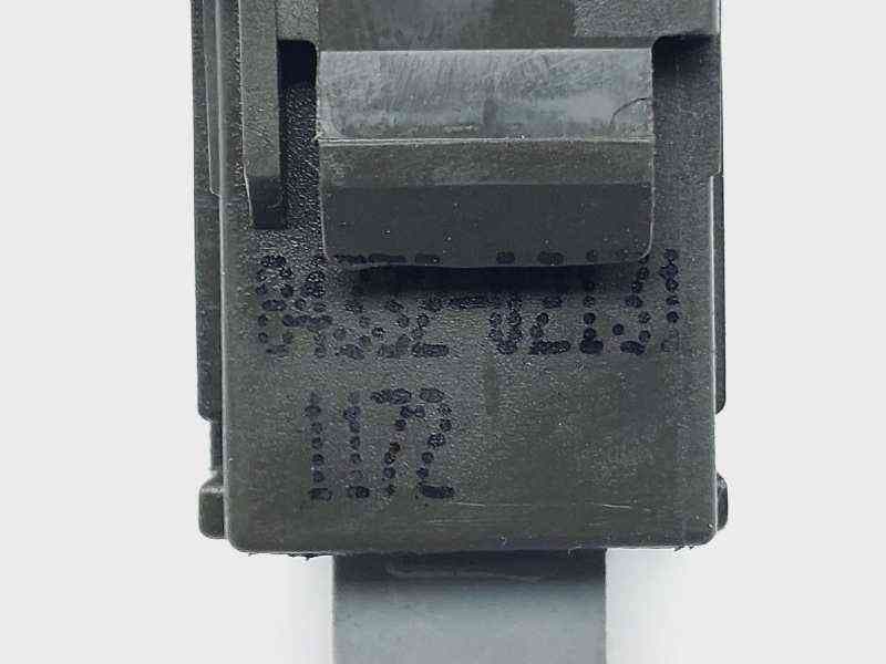 Recambio de warning para toyota auris hybrid active referencia OEM IAM 8433202131 2