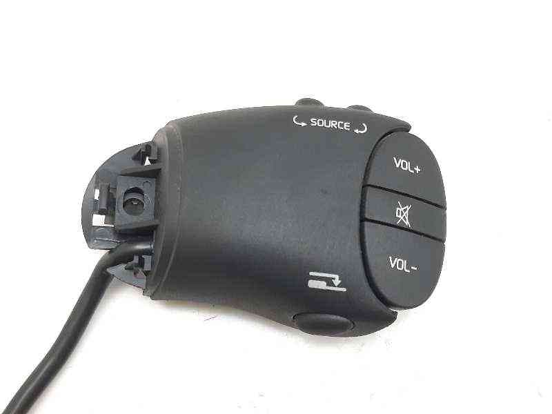 Recambio de mando multifuncion para dacia duster ambiance 4x2 referencia OEM IAM 2