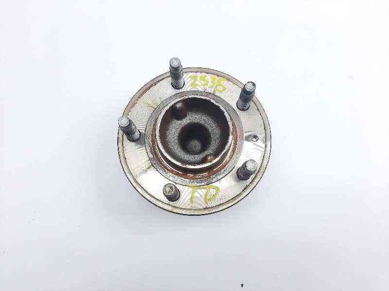 Recambio de buje para chevrolet cruze lt referencia OEM IAM 13502873 - Blanco