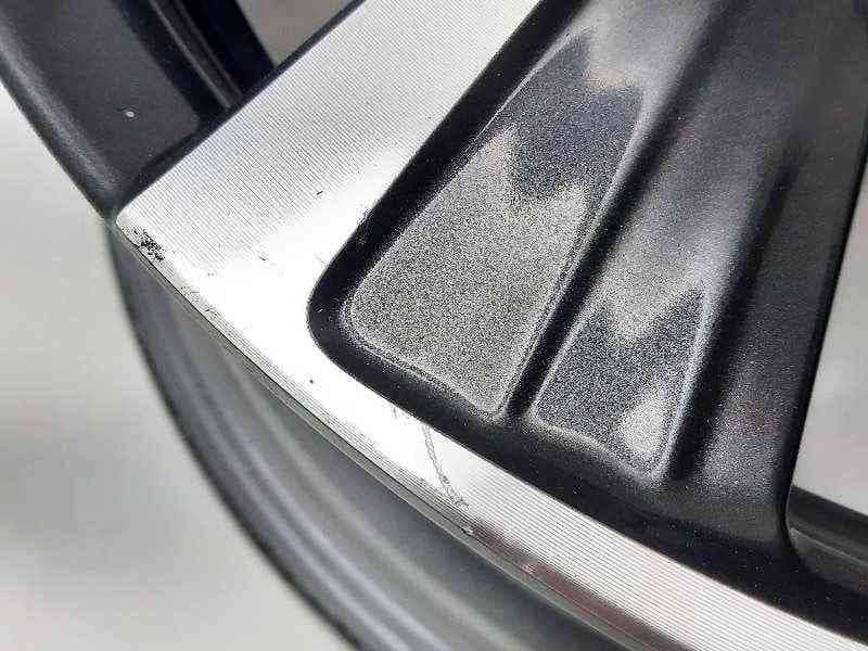 Recambio de llanta para lexus ct 200h white edition referencia OEM IAM 0052202013 2