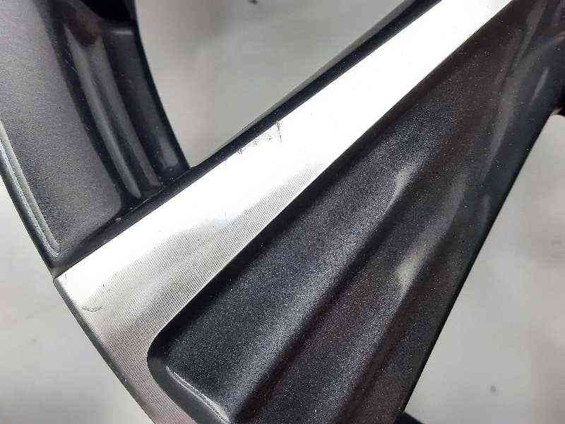 Recambio de llanta para lexus ct 200h white edition referencia OEM IAM 0052202013 2