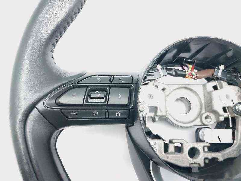 Recambio de volante para toyota yaris xpa1f referencia OEM IAM 643602800F 4