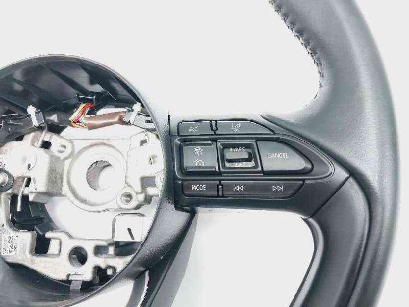 Recambio de volante para toyota yaris xpa1f referencia OEM IAM 643602800F 7