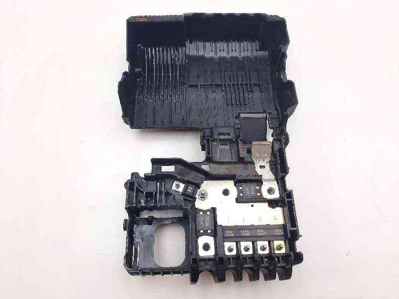 Recambio de caja reles / fusibles para opel corsa e edition referencia OEM IAM 13491092 - Blanco 2