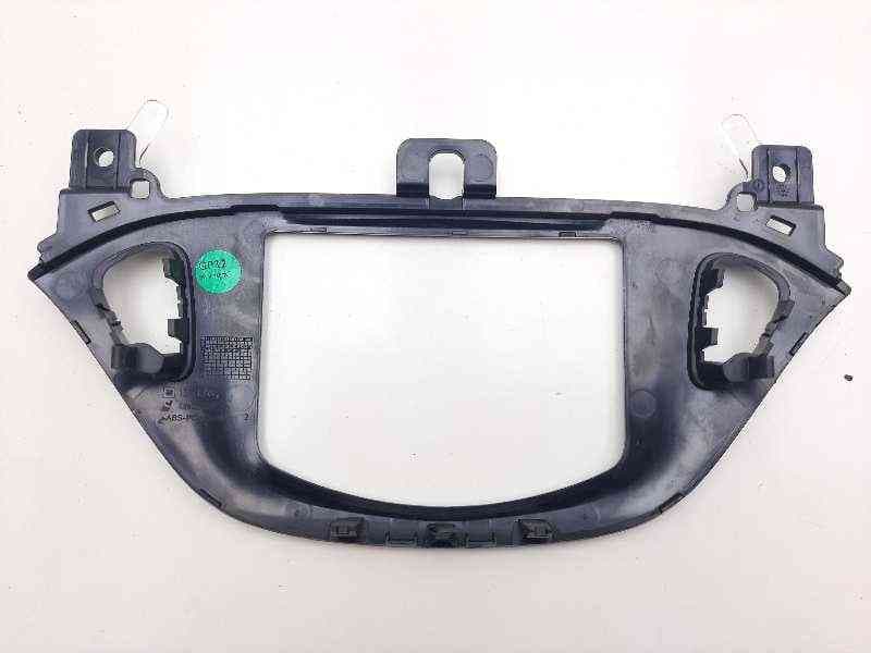 Recambio de moldura para opel corsa e edition referencia OEM IAM 13471358 - Blanco 3