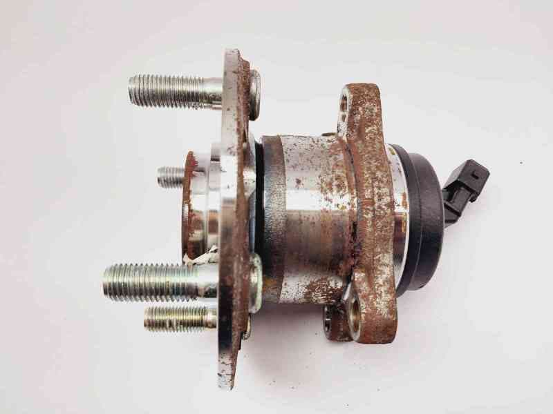 Recambio de buje para hyundai i20 classic referencia OEM IAM 52750C8000 2