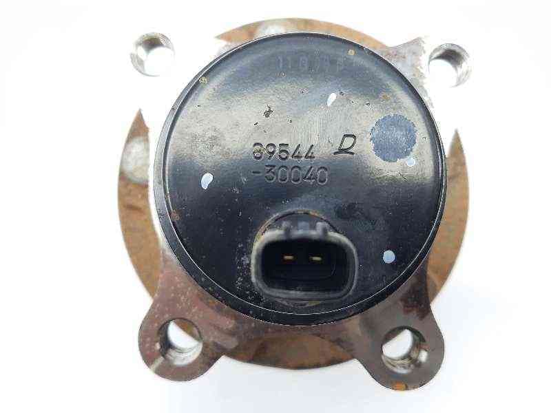 Recambio de buje para lexus is 300h referencia OEM IAM 8954430040 2