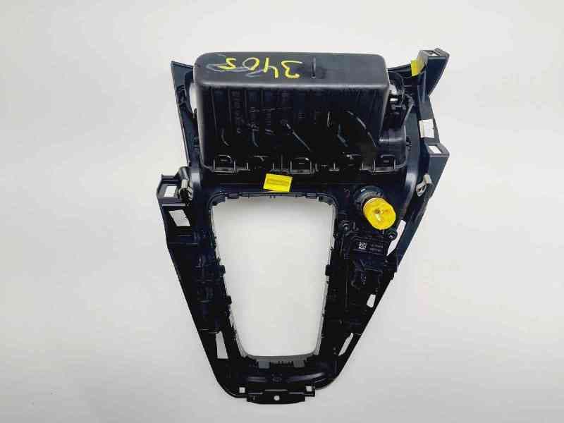 Recambio de moldura para ford focus lim. business referencia OEM IAM F1EBA044H83C 2