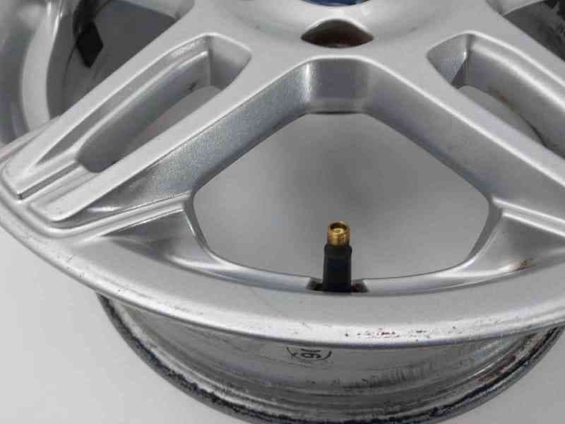 Recambio de llanta para ford fiesta (ccn) titanium referencia OEM IAM C1BC1007BB 2