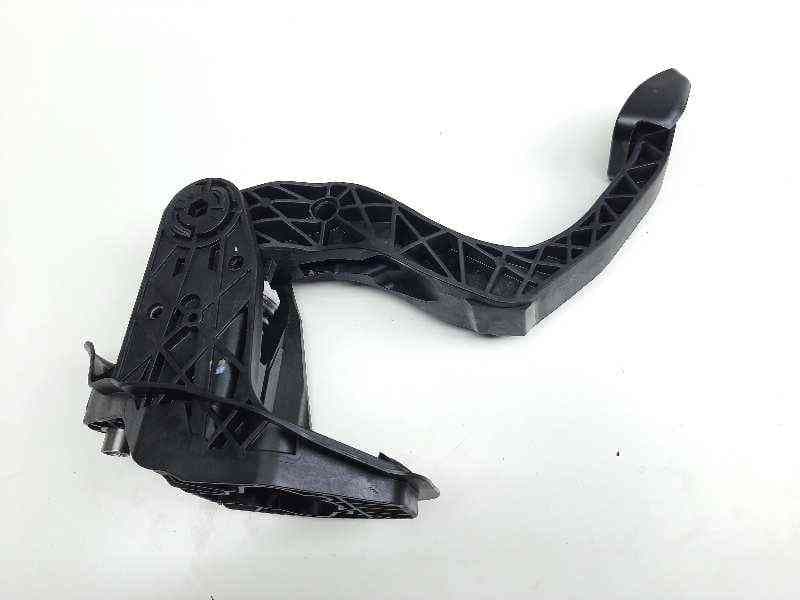 Recambio de pedal embrague para volkswagen polo beats referencia OEM IAM 2Q1721059 - Blanco