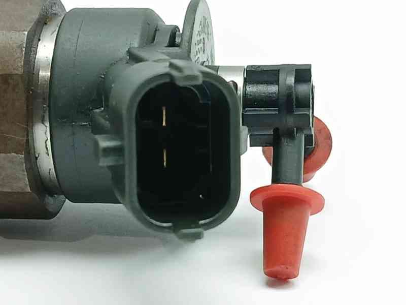 Recambio de inyector para peugeot 207 urban referencia OEM IAM 0445110252 2
