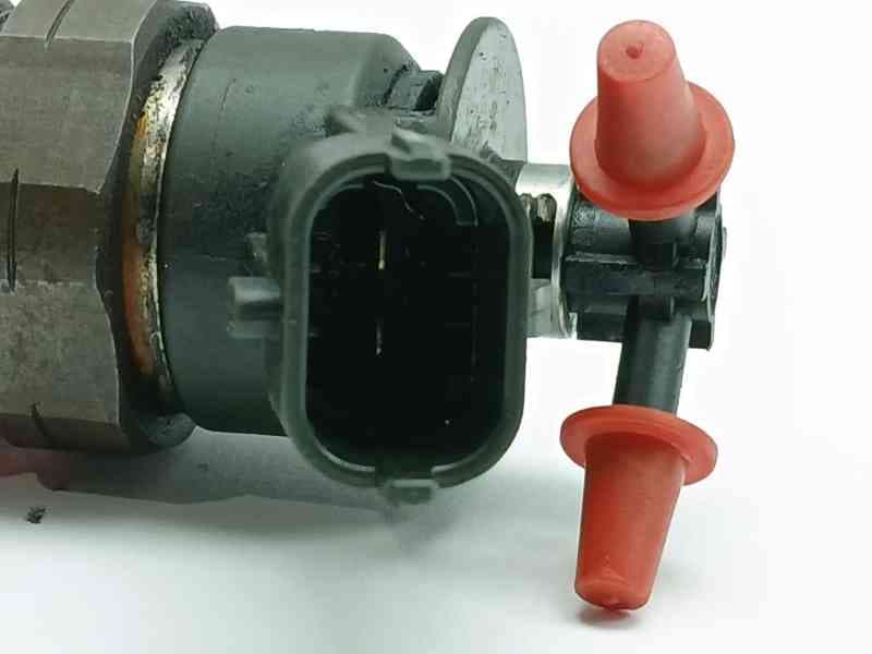 Recambio de inyector para peugeot 207 urban referencia OEM IAM 0445110252 2