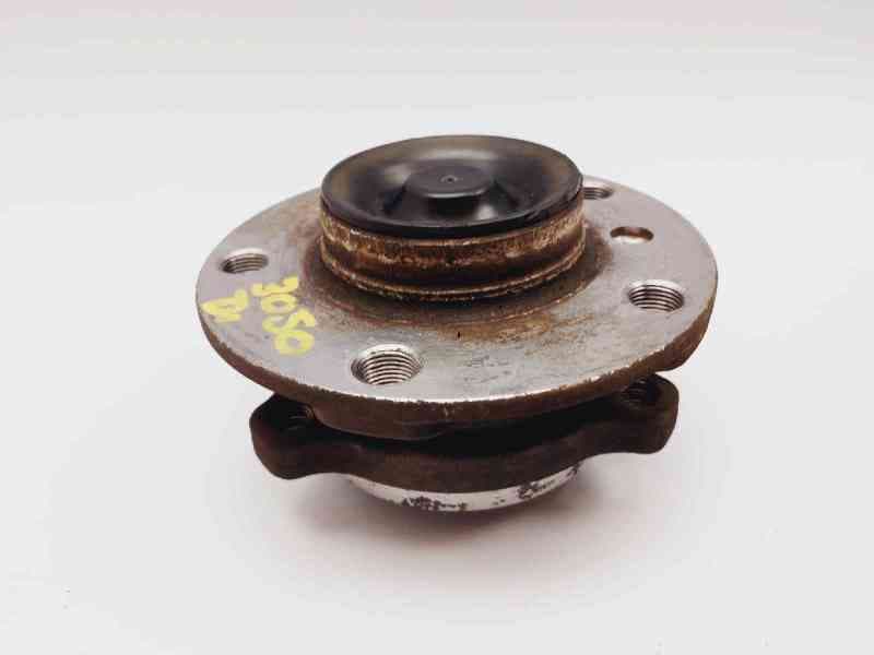 Recambio de buje para bmw serie 5 lim. (f10) 520d referencia OEM IAM 686847901 6868479