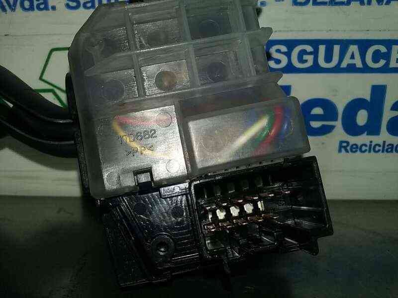 Recambio de mando limpia para mazda 5 berl. (cr) referencia OEM IAM 17D682 17D682 DERECHO 2