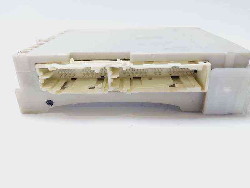 Recambio de caja reles / fusibles para toyota yaris city referencia OEM IAM 8273052K40 3