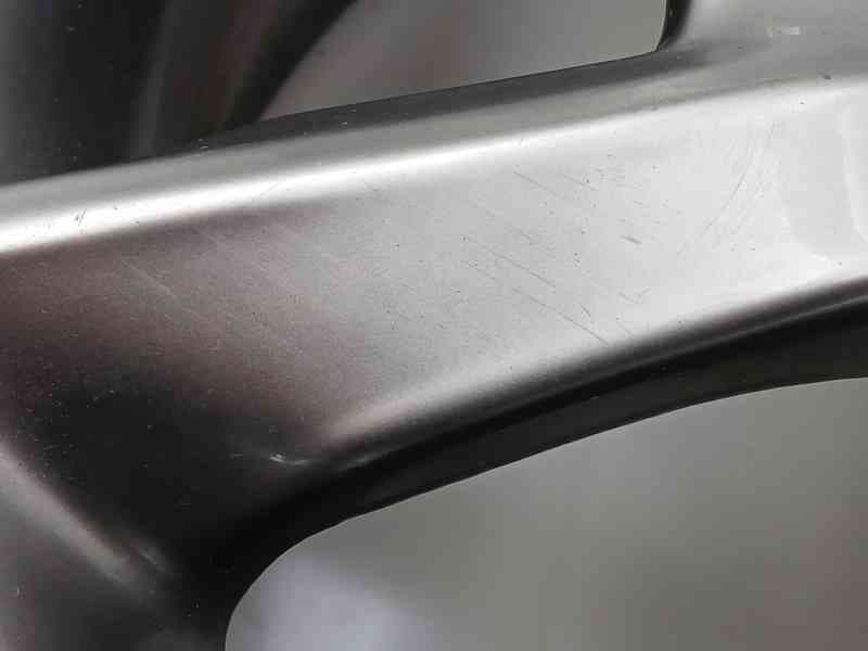 Recambio de llanta para jeep cherokee (kl) 2.2 crd 4x4 referencia OEM IAM 5SN87TRMAB 2