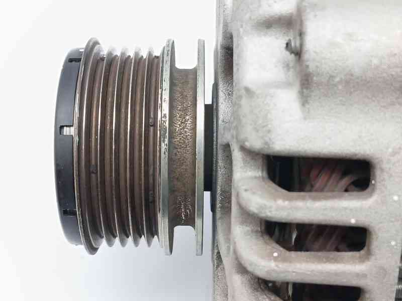 Recambio de alternador para kia carens iv 1.7 crdi referencia OEM IAM 373002A900 3