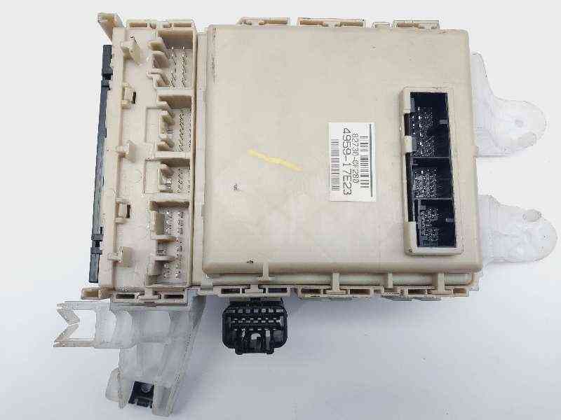 Recambio de caja reles / fusibles para toyota verso active referencia OEM IAM 827300F280 2