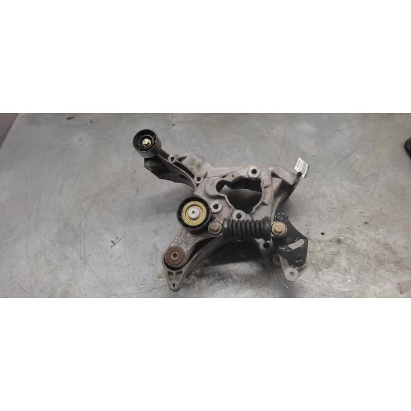 Recambio de soporte alternador para renault laguna (b56) 1.9 dti rt referencia OEM IAM