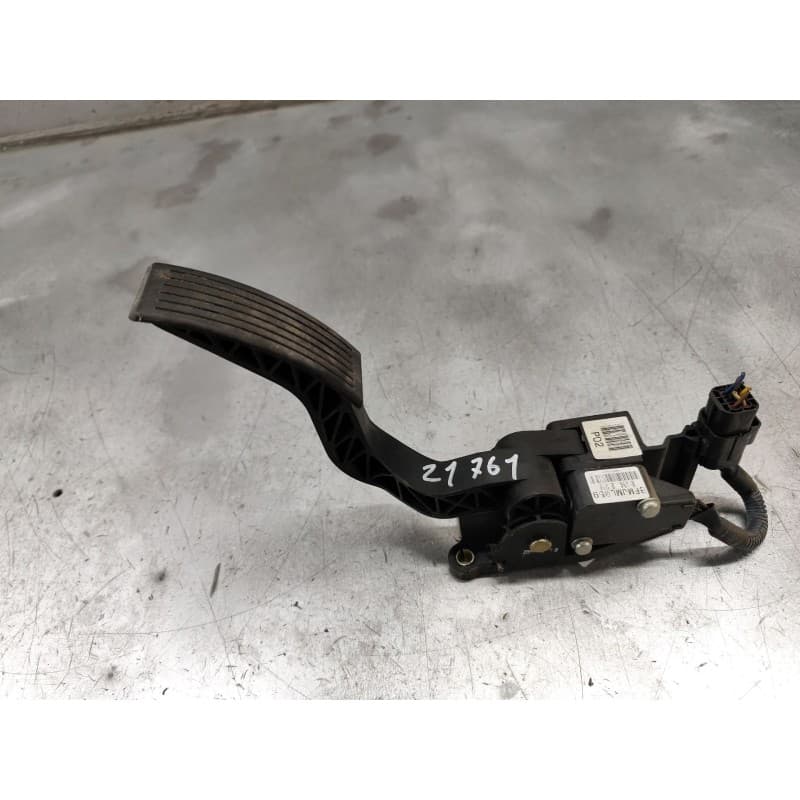 Recambio de potenciometro pedal para hyundai accent (mc) gl referencia OEM IAM 01540833 - Blanco