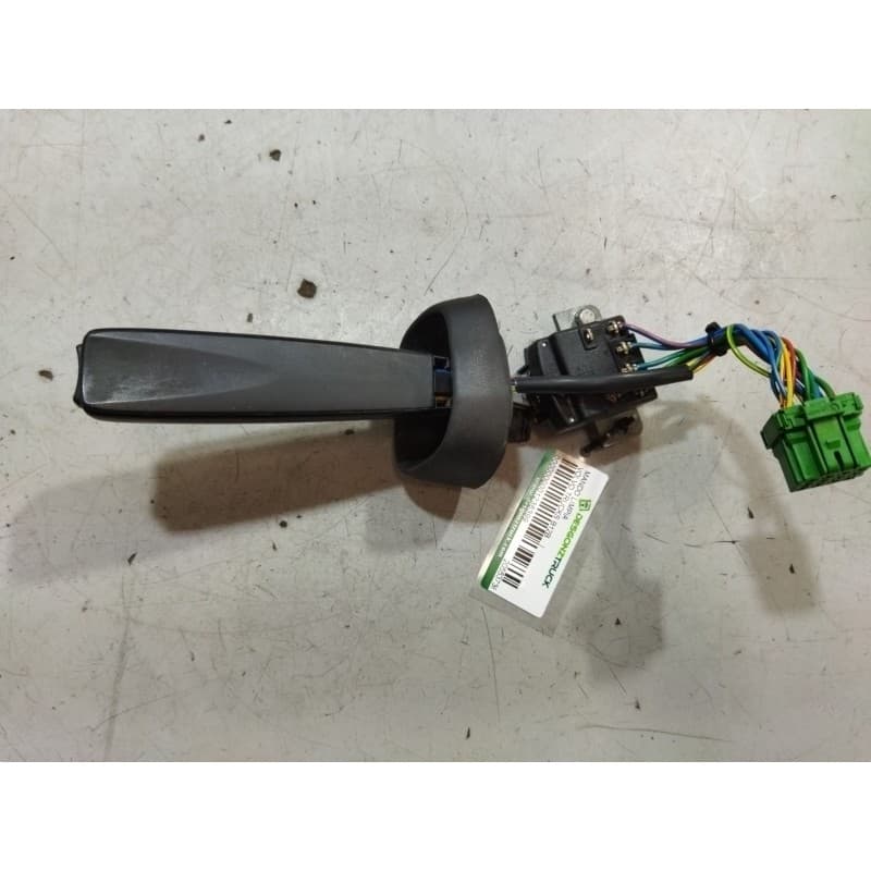 Recambio de mando limpia para volvo trucks b12b referencia OEM IAM 20553738 - Blanco
