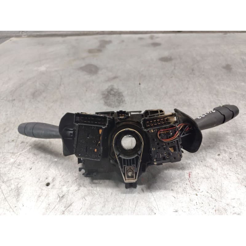 Recambio de mando multifuncion para dacia logan 1.6 cat referencia OEM IAM 8200213173 2