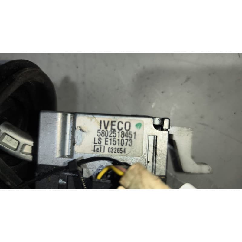 Recambio de mando intermitentes para iveco crossway referencia OEM IAM 5802518451 3