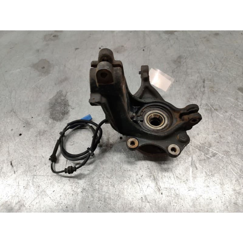 Recambio de mangueta delantera derecha para peugeot 207 sw confort referencia OEM IAM - Blanco 2