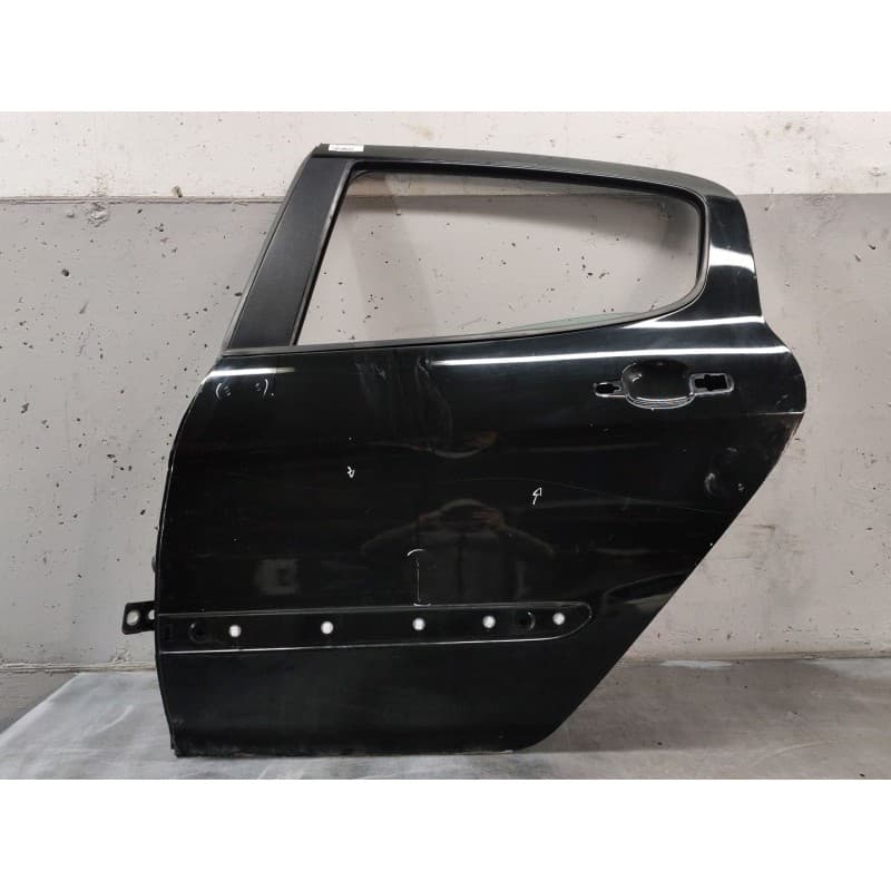 Recambio de puerta trasera izquierda para peugeot 308 confort referencia OEM IAM - Negro