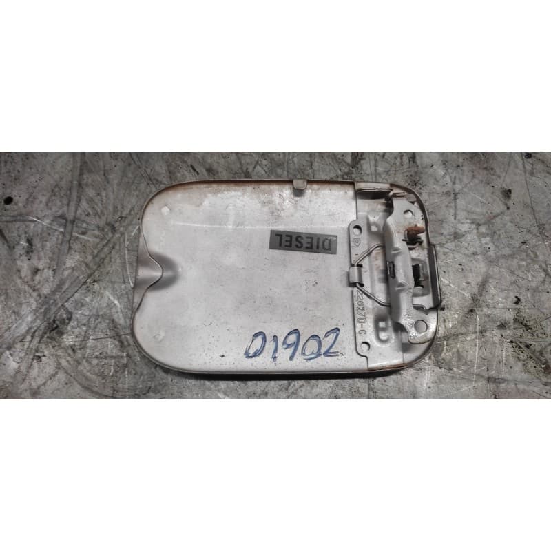 Recambio de tapa exterior combustible para dacia logan laureate referencia OEM IAM 2