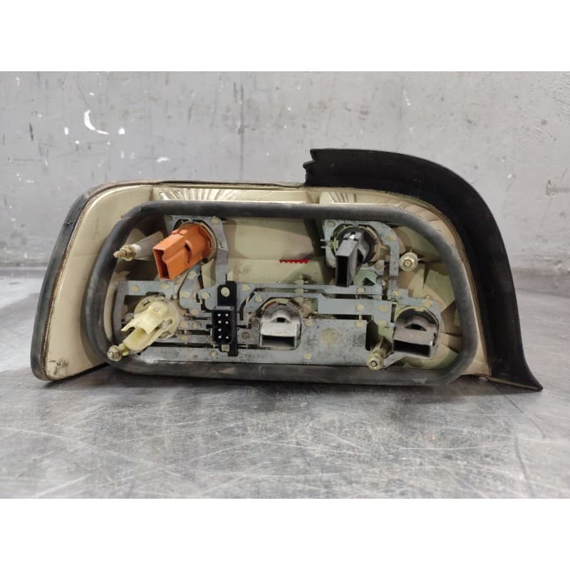 Recambio de piloto trasero derecho para bmw serie 3 coupe (e36) 328i referencia OEM IAM 3
