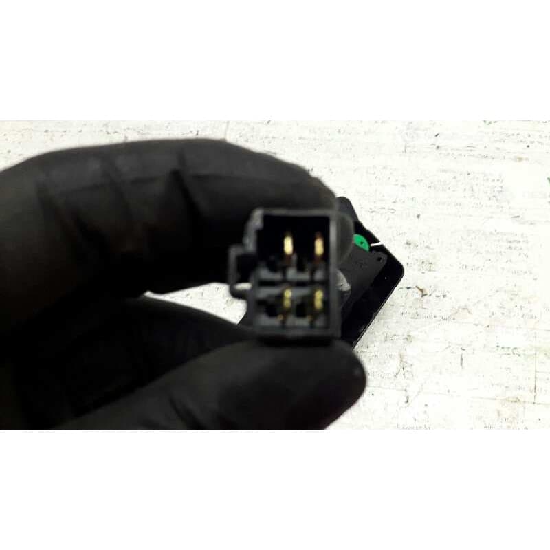 Recambio de mando elevalunas trasero derecho para tata safari 1.9 referencia OEM IAM 3