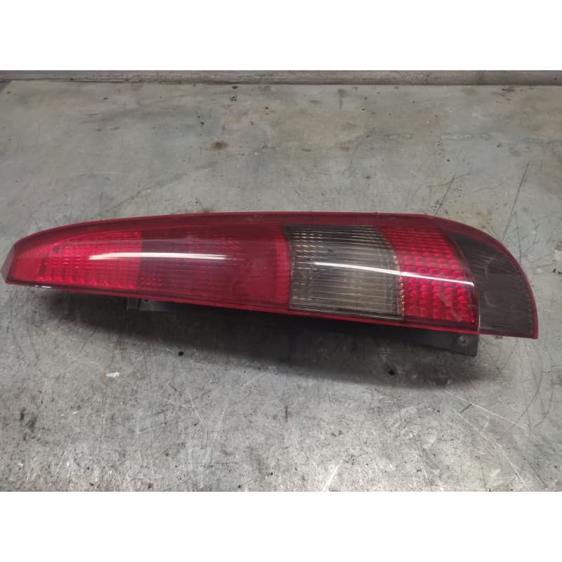 Recambio de piloto trasero derecho para ford fiesta (cbk) ambiente referencia OEM IAM 4