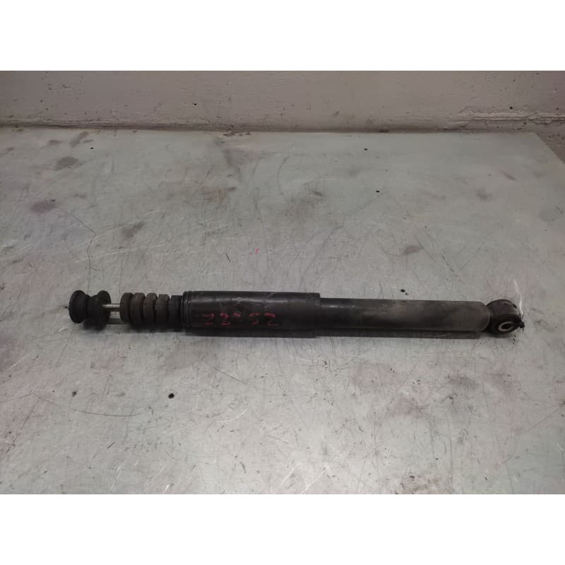 Recambio de amortiguador trasero para renault clio iii dynamique referencia OEM IAM - Plata