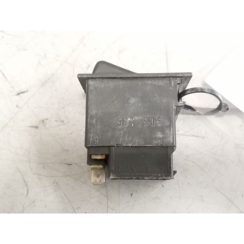 Recambio de warning para man gregal referencia OEM IAM 81255050605 - Dorado 2